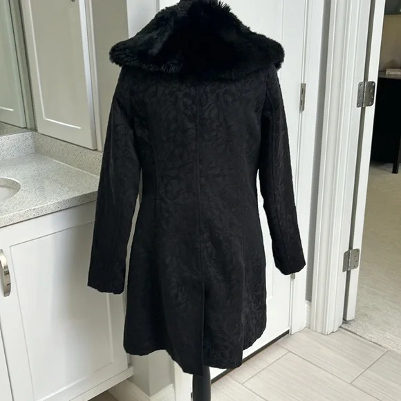 Black patterned Dress Coat By Xhilaration size small. Removable fur collar. - Picture 7 of 13